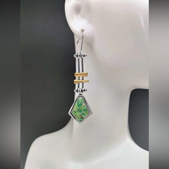 Vintage Geometric Earrings - Picture 5 of 7